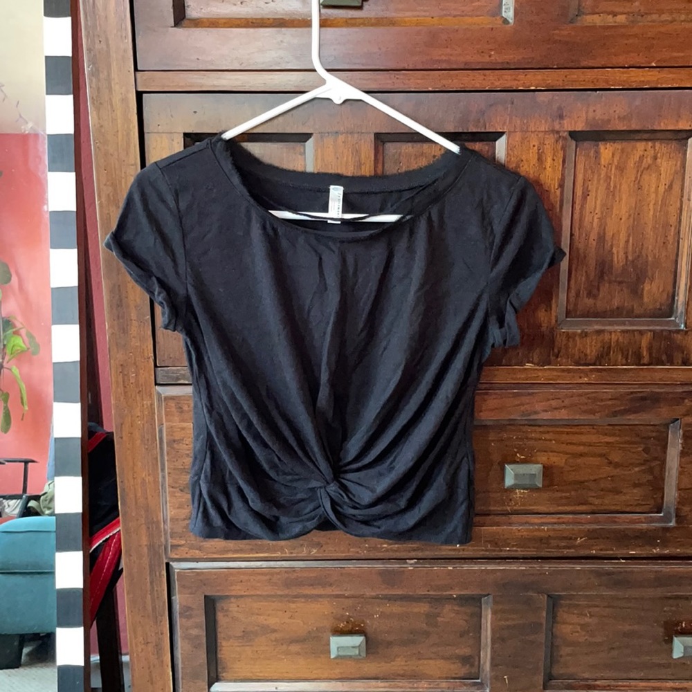 🌺Free People movement crop top